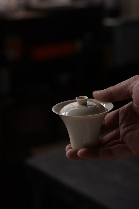 Plant-Ash Glaze Gaiwan · Arched 草木釉|小马蹄盖碗